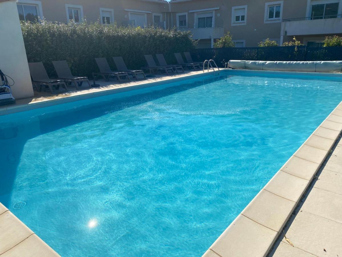 Appartement entre lac et mer avec piscine Péret Extérieur photo